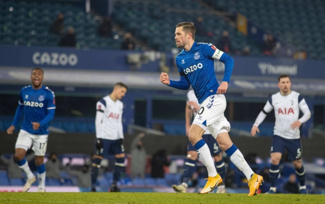 年的效力生 年的效力生